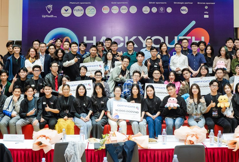 Phó Tổng giám đốc FPT Digital làm ban giám khảo tại chương trình HackYouth 2023 – cuộc thi của các doanh nhân trẻ tương lai đam mê số hoá